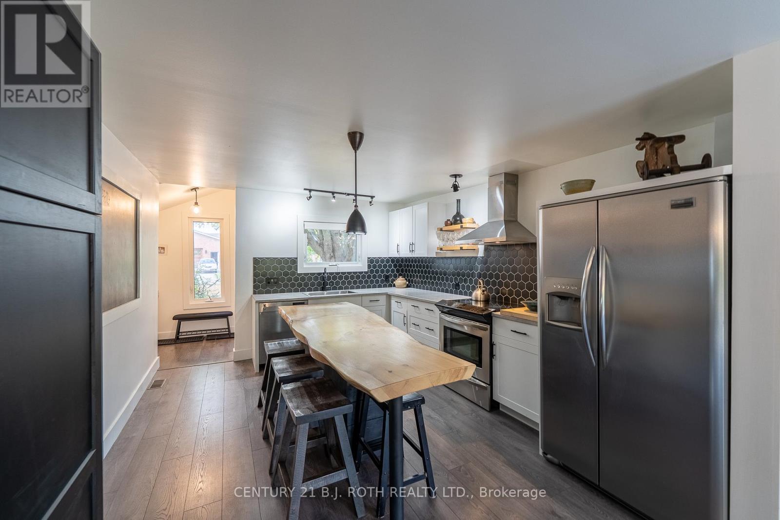 8101 Kings River Road, Ramara, Ontario  L0K 2B0 - Photo 6 - S12677860