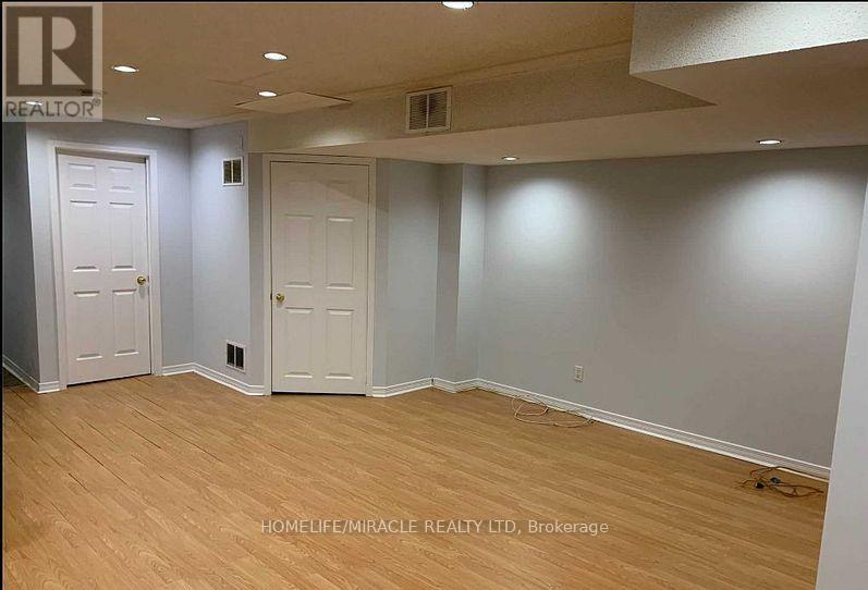 7247 Lowville Heights, Mississauga, Ontario  L5N 8L3 - Photo 26 - W12869842