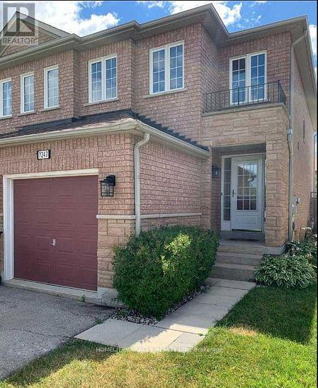 7247 Lowville Heights, Mississauga, Ontario  L5N 8L3 - Photo 2 - W12869842