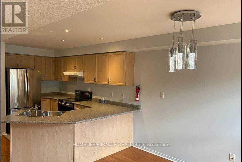 7247 Lowville Heights, Mississauga, Ontario  L5N 8L3 - Photo 8 - W12869842