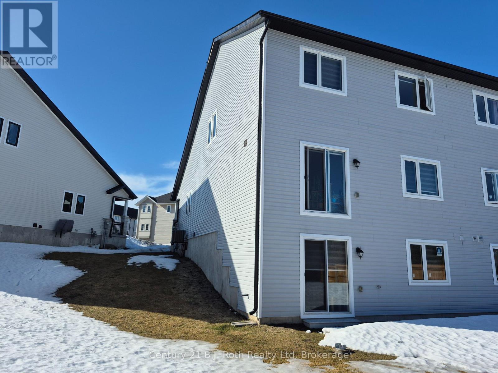 36 Lahey Crescent, Penetanguishene, Ontario  L9M 0W1 - Photo 8 - S12870724