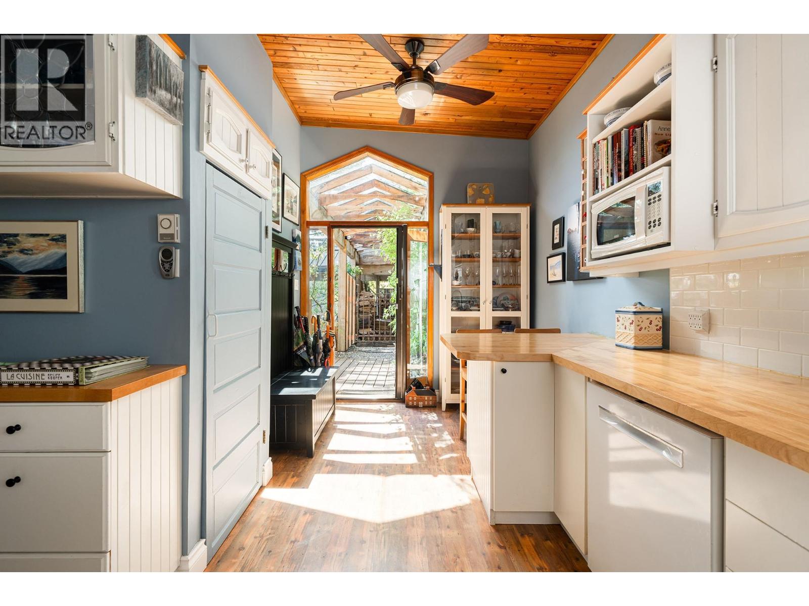 1477 Cleator Road, Bowen Island, British Columbia  V0N 1G1 - Photo 8 - R3098623