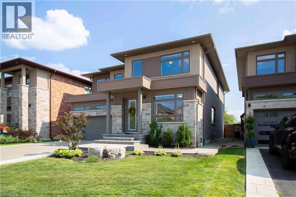 19 Secinaro Avenue, Ancaster, Ontario  L9G 0C6 - Photo 2 - 40811434