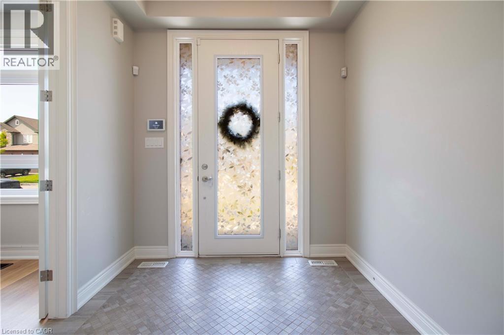 19 Secinaro Avenue, Ancaster, Ontario  L9G 0C6 - Photo 4 - 40811434