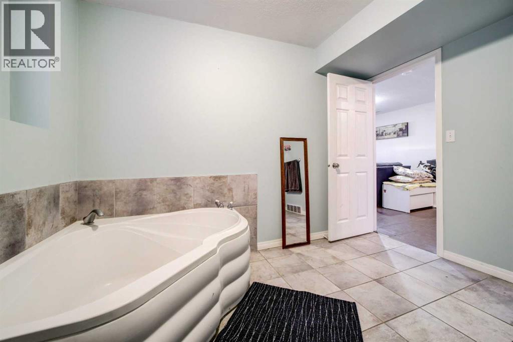 106 Peigan Court W, Lethbridge, Alberta  T1K 7N8 - Photo 31 - A2275468