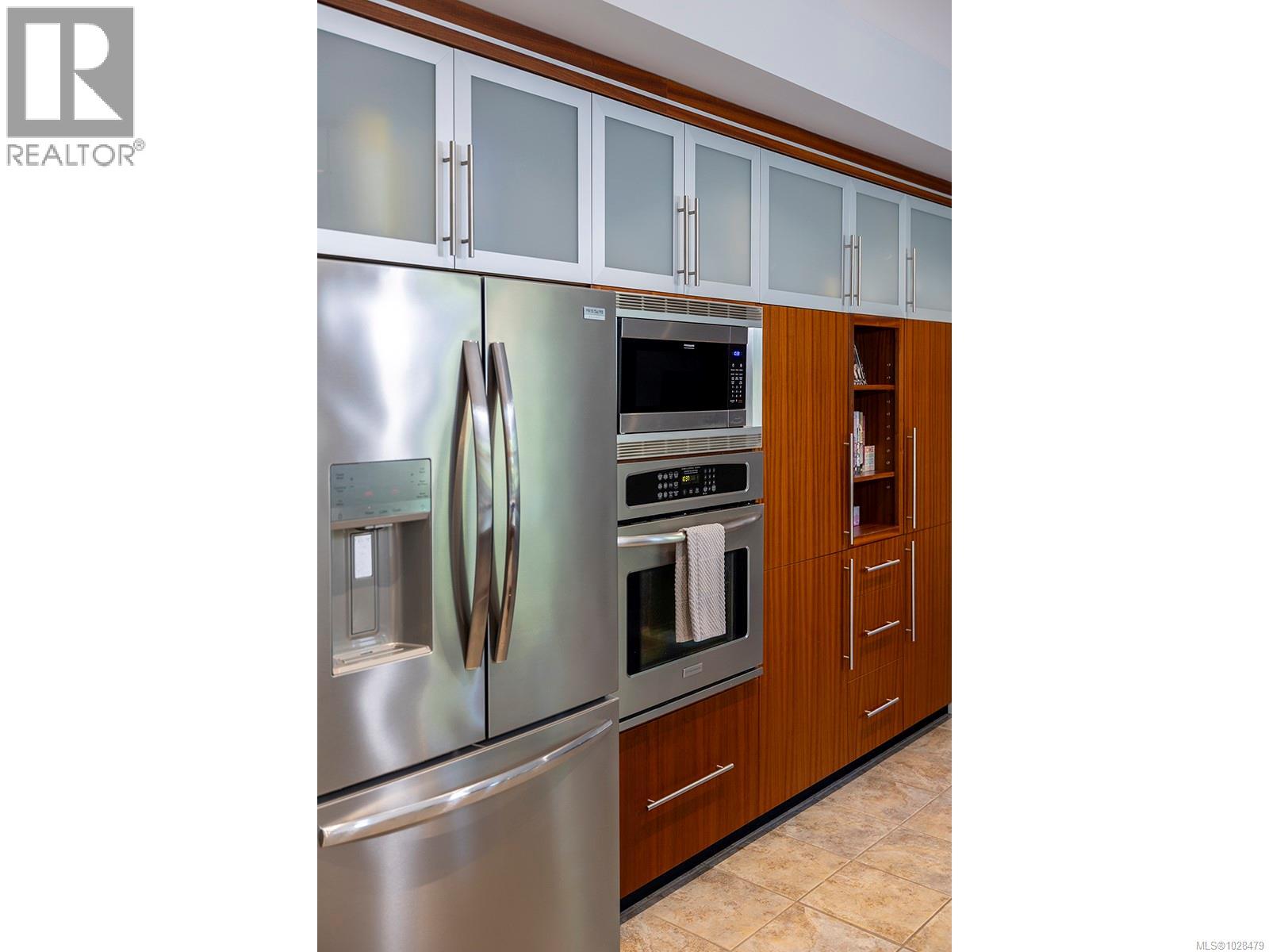 1267 Oceanwood Lane, Saanich, British Columbia  V8X 0A4 - Photo 12 - 1028479