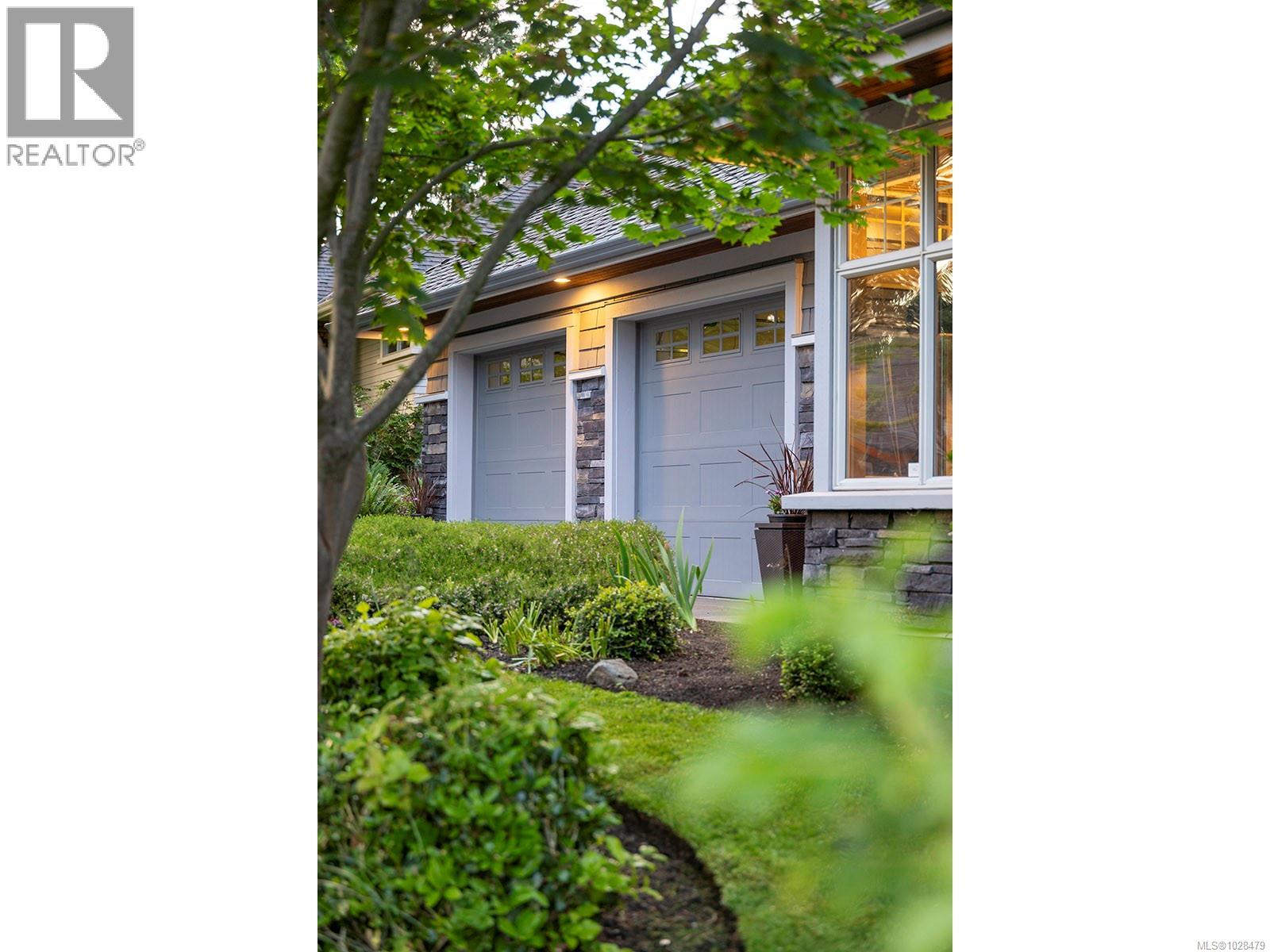 1267 Oceanwood Lane, Saanich, British Columbia  V8X 0A4 - Photo 37 - 1028479