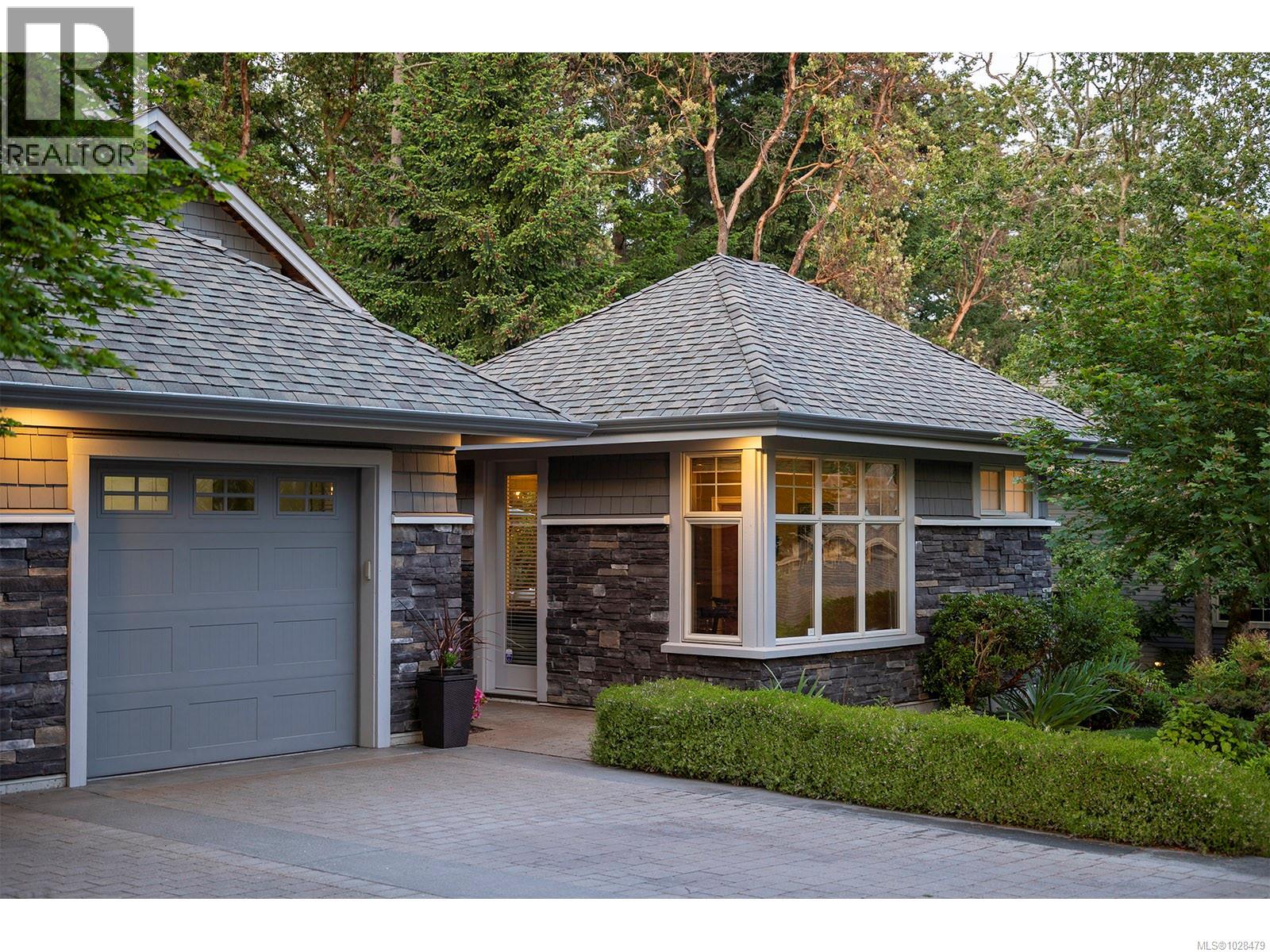 1267 Oceanwood Lane, Saanich, British Columbia  V8X 0A4 - Photo 35 - 1028479