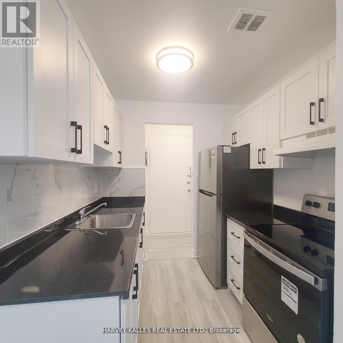 4 - 125 Shelborne Avenue, Toronto (Englemount-Lawrence), Ontario  M6B 2M8 - Photo 5 - C12870832