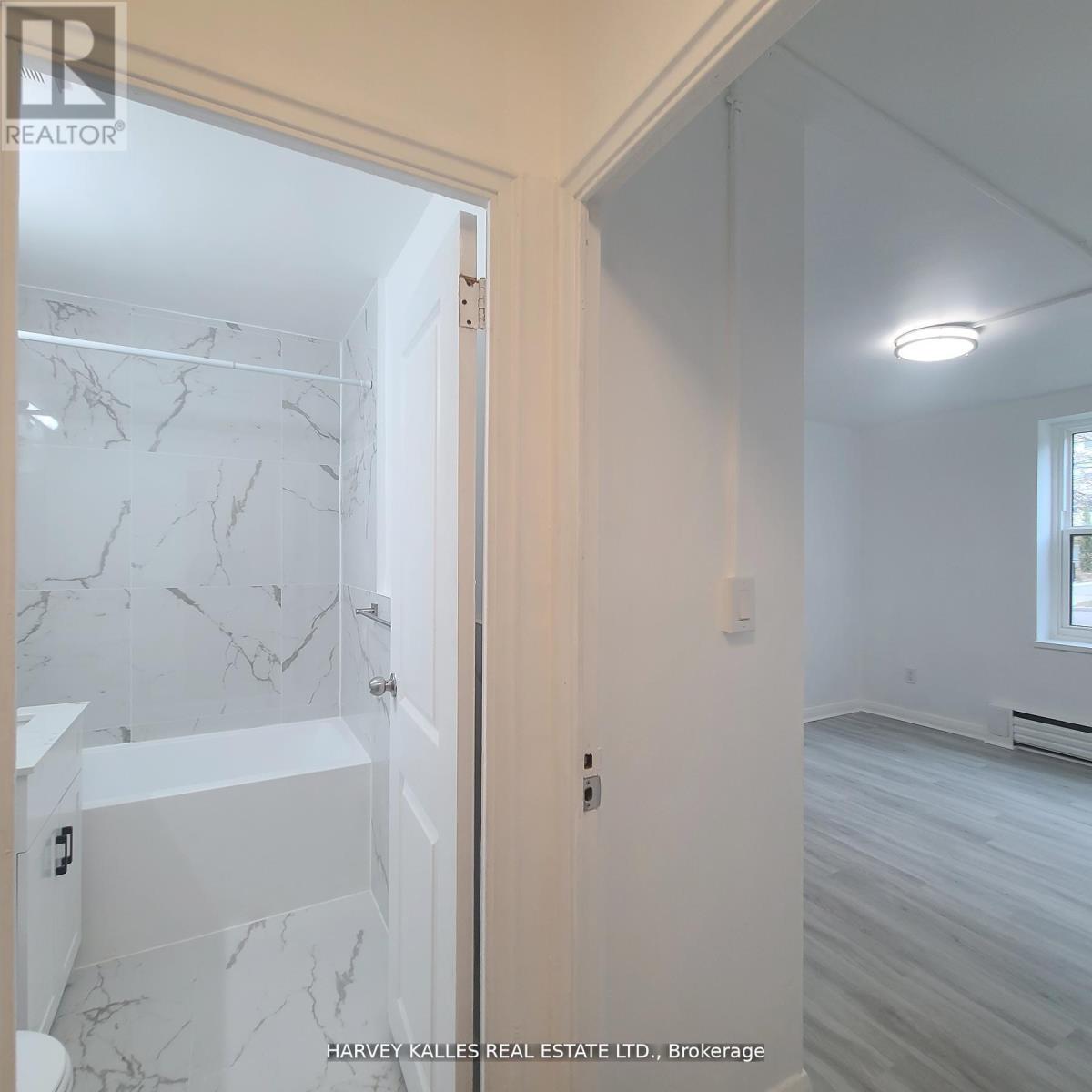 4 - 125 Shelborne Avenue, Toronto (Englemount-Lawrence), Ontario  M6B 2M8 - Photo 6 - C12870832