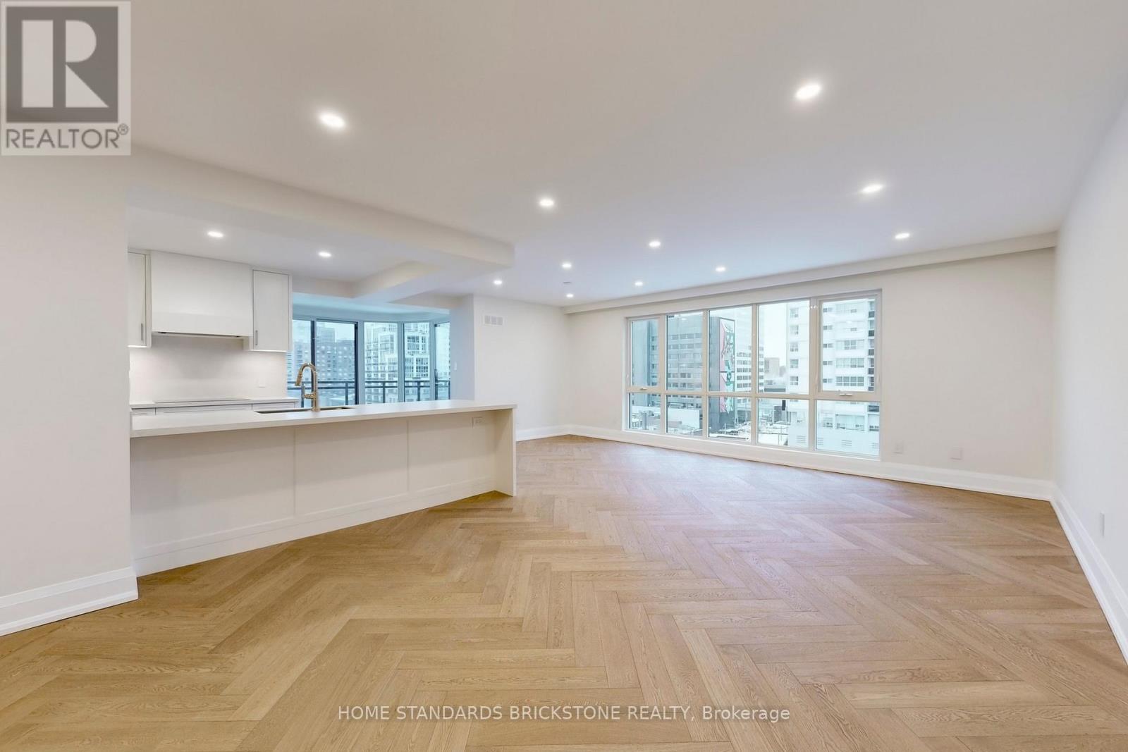 1001 - 40 Rosehill Avenue, Toronto (Rosedale-Moore Park), Ontario  M4T 1G5 - Photo 6 - C12870846