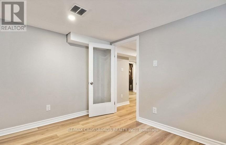 226 Mcnaughton Avenue, Oshawa, Ontario  L1H 3B6 - Photo 8 - E12868086