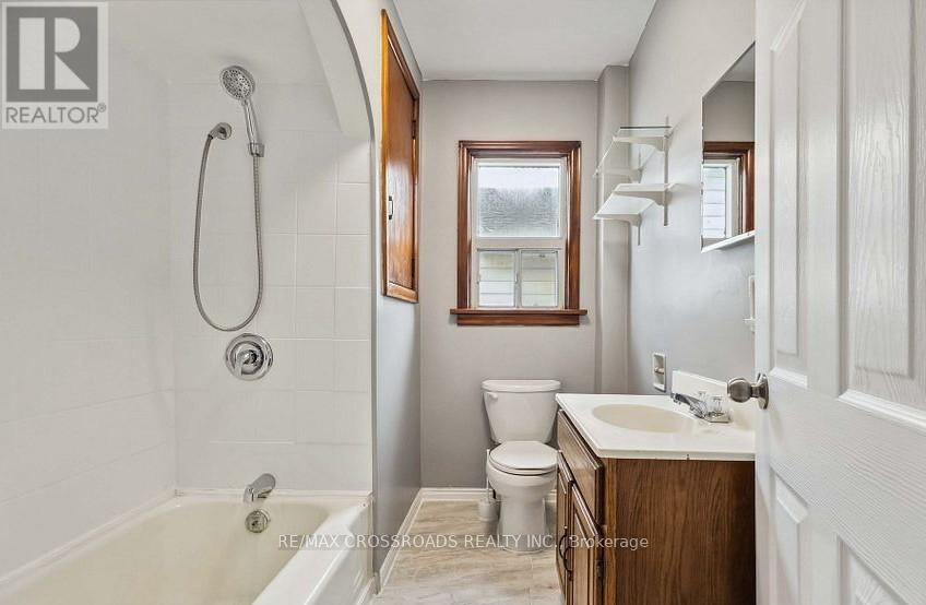 226 Mcnaughton Avenue, Oshawa, Ontario  L1H 3B6 - Photo 7 - E12868086