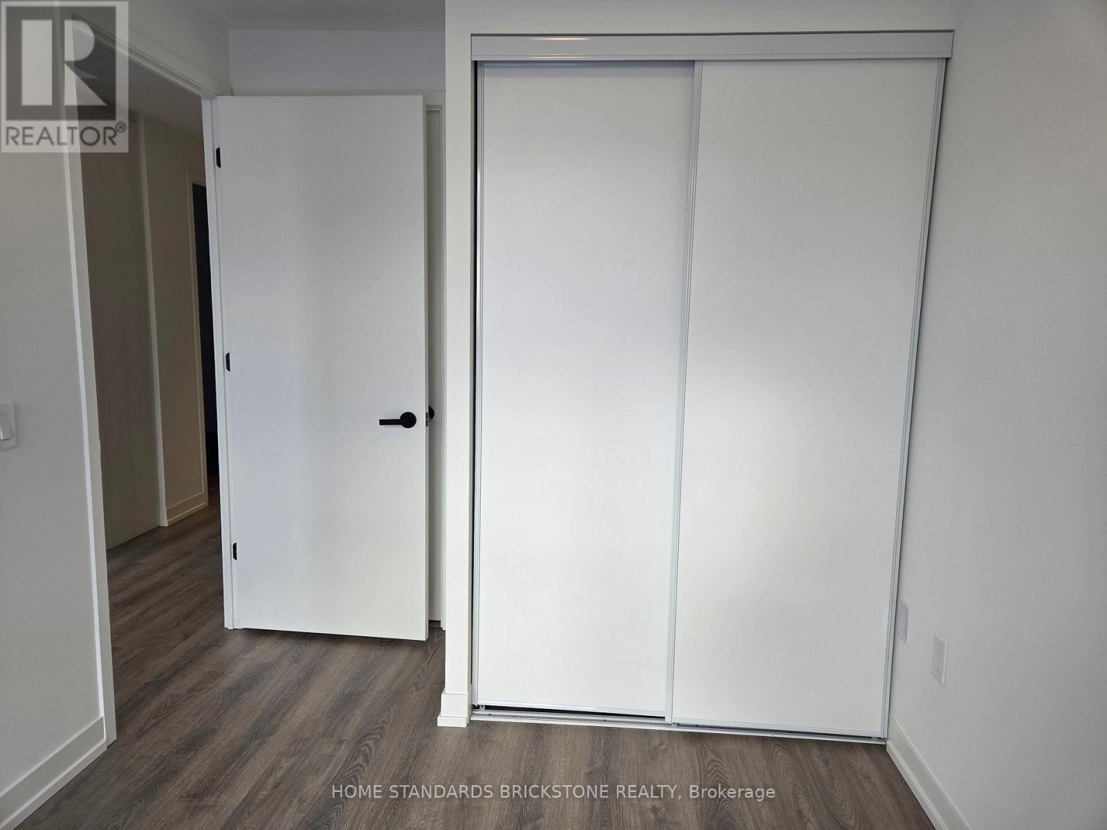 4212 - 8 Interchange Way, Vaughan (Vaughan Corporate Centre), Ontario  L4K 4M3 - Photo 3 - N12870792