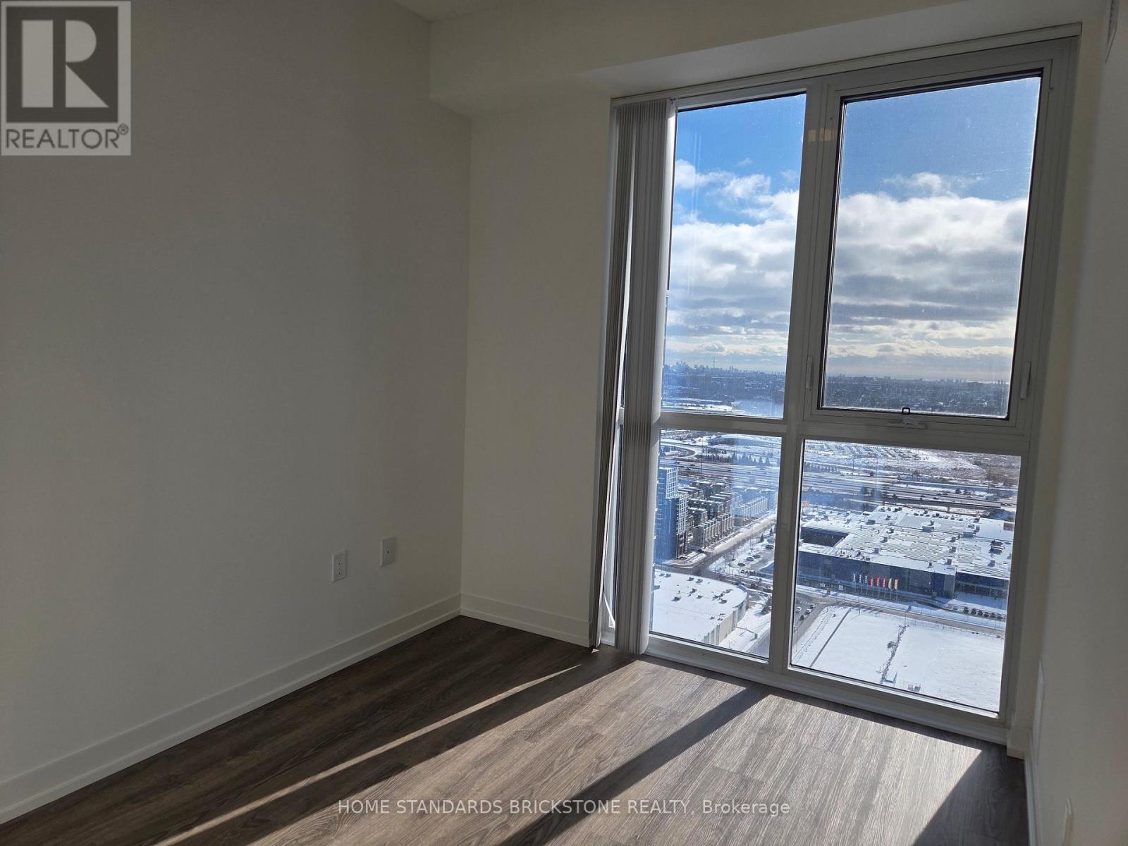 4212 - 8 Interchange Way, Vaughan (Vaughan Corporate Centre), Ontario  L4K 4M3 - Photo 4 - N12870792