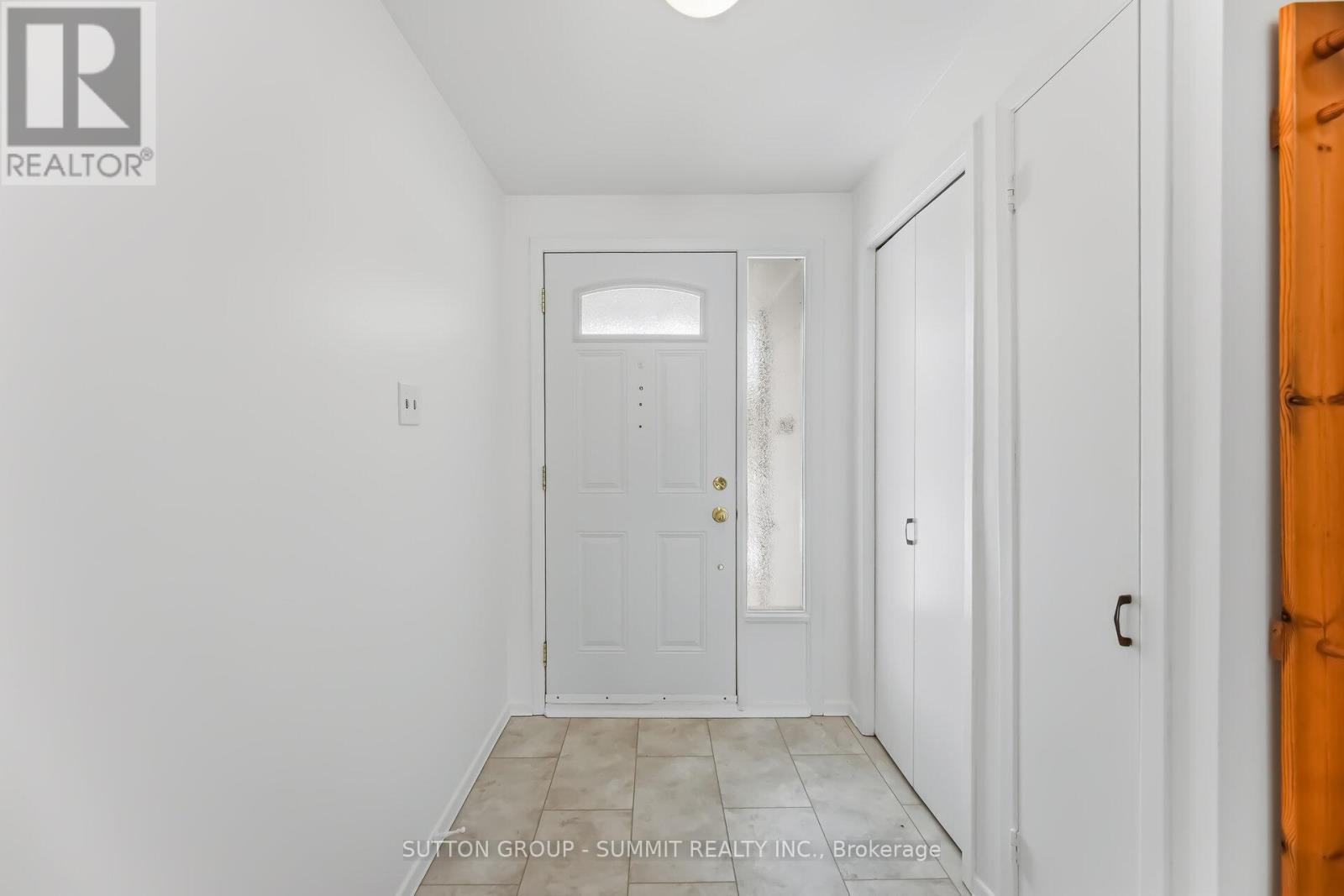 11 St Andrew's Court, Aurora, Ontario  L4G 3B2 - Photo 3 - N12870802