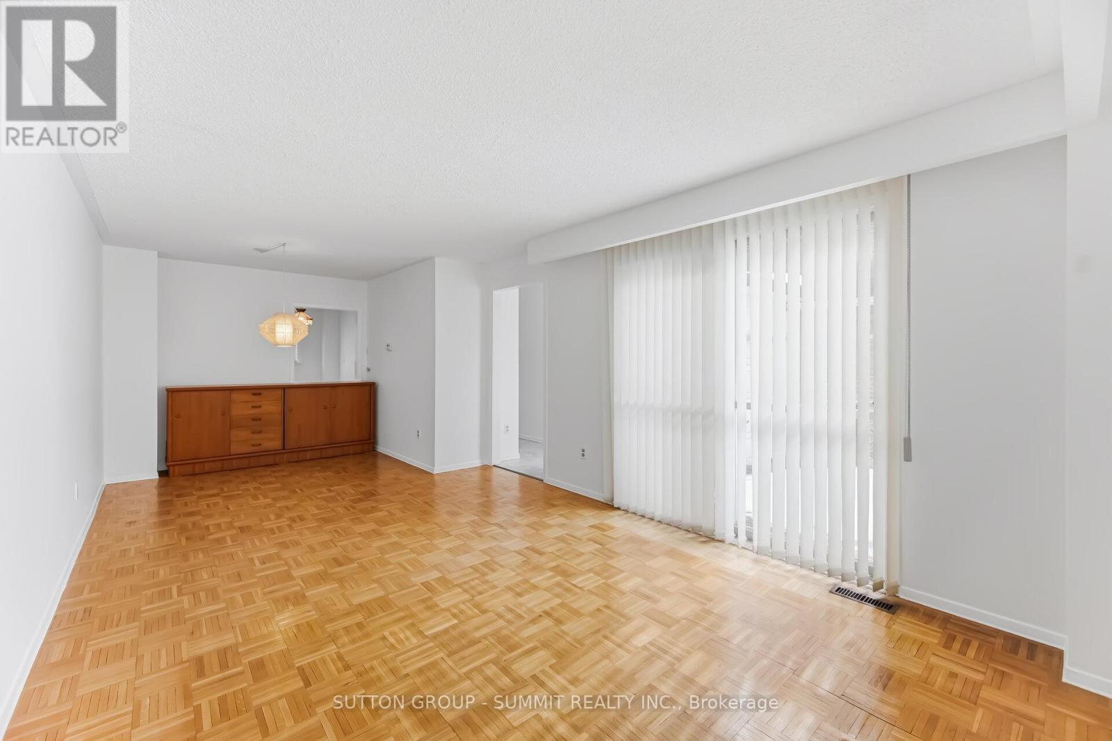 11 St Andrew's Court, Aurora, Ontario  L4G 3B2 - Photo 7 - N12870802