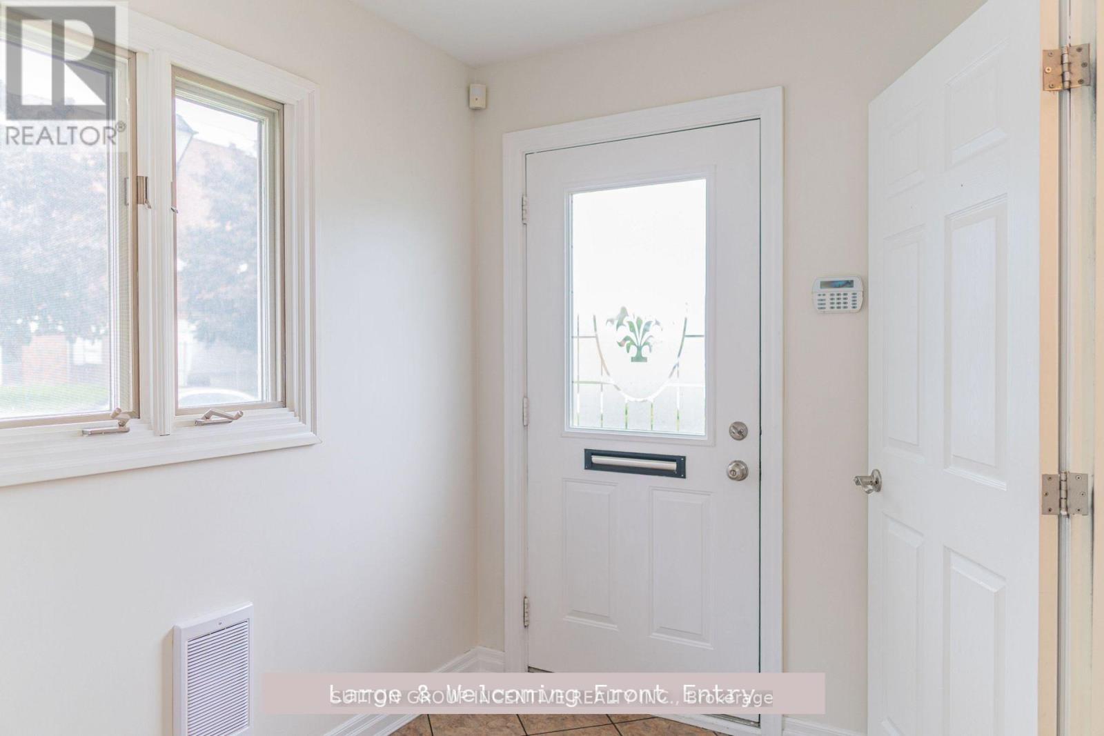 153 Colborne Street W, Orillia, Ontario  L3V 2Z4 - Photo 3 - S12870842