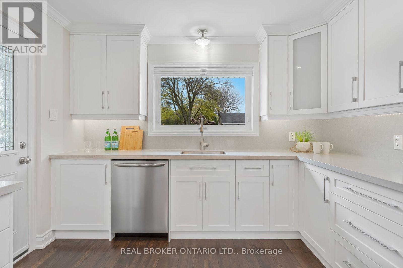 3 Ellesboro Drive, Mississauga, Ontario  L5N 1B9 - Photo 12 - W12870730