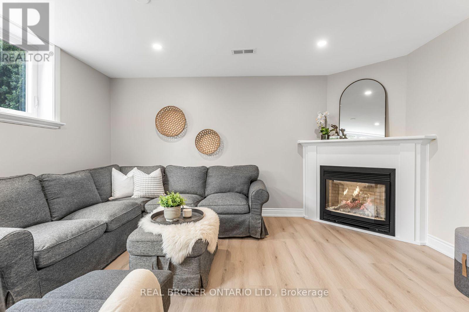 3 Ellesboro Drive, Mississauga, Ontario  L5N 1B9 - Photo 24 - W12870730