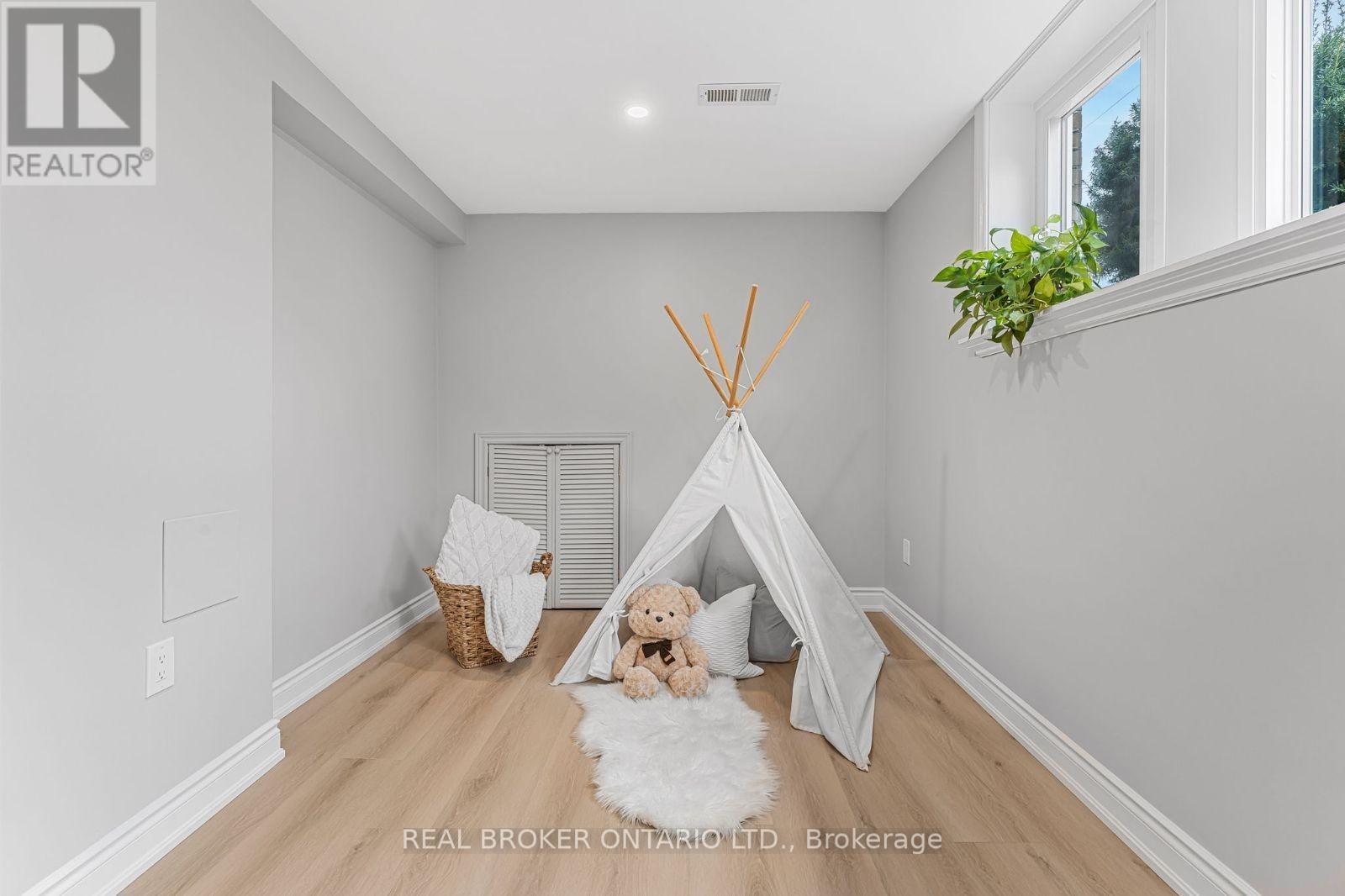 3 Ellesboro Drive, Mississauga, Ontario  L5N 1B9 - Photo 26 - W12870730