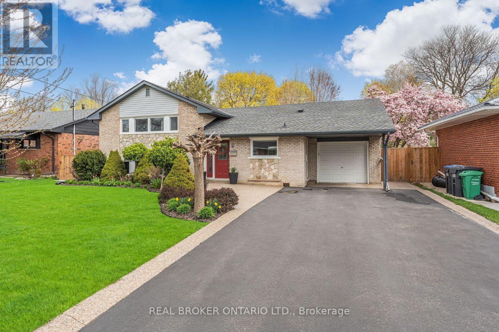 3 Ellesboro Drive, Mississauga, Ontario  L5N 1B9 - Photo 3 - W12870730