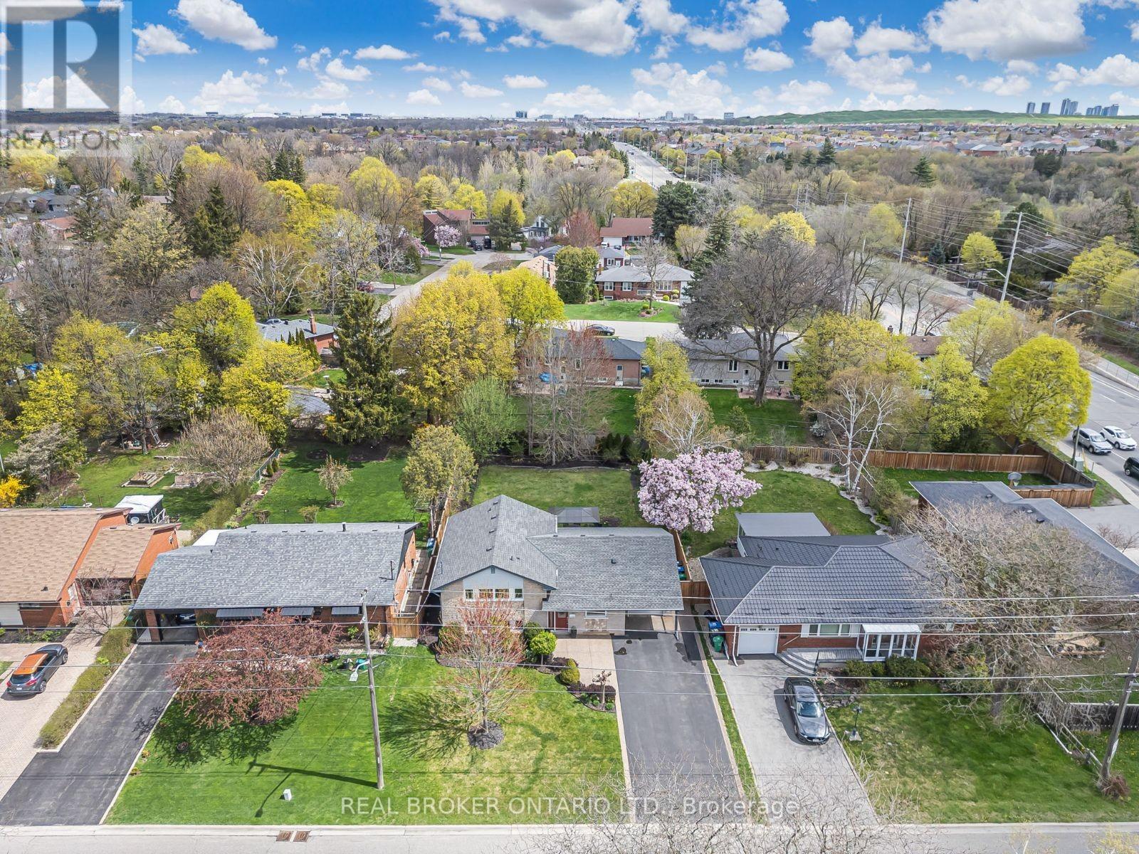 3 Ellesboro Drive, Mississauga, Ontario  L5N 1B9 - Photo 37 - W12870730