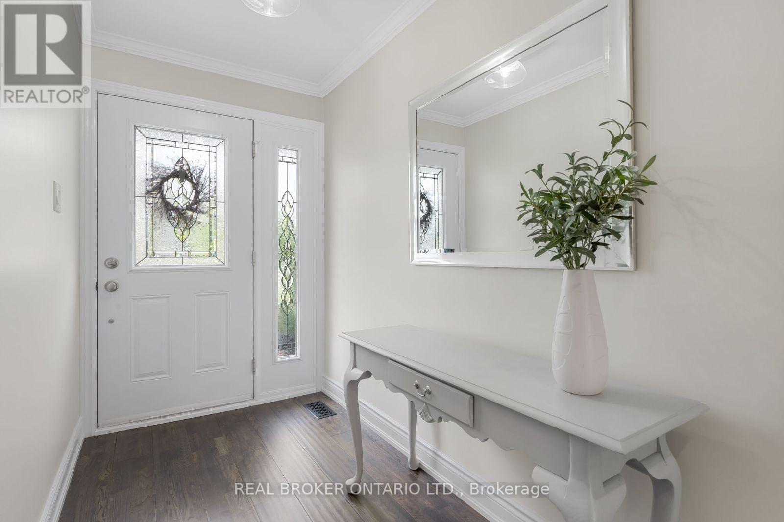 3 Ellesboro Drive, Mississauga, Ontario  L5N 1B9 - Photo 5 - W12870730