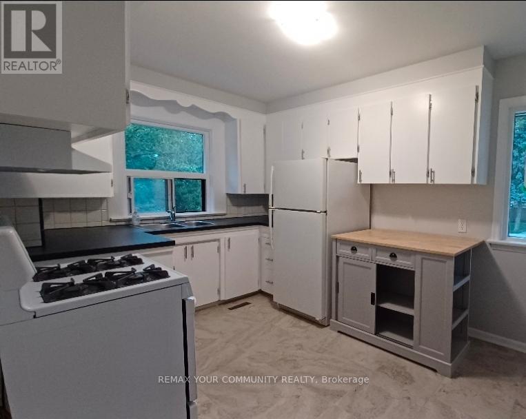 72 Lloyd Manor Road, Toronto, Ontario  M9B 5J3 - Photo 3 - W12870776