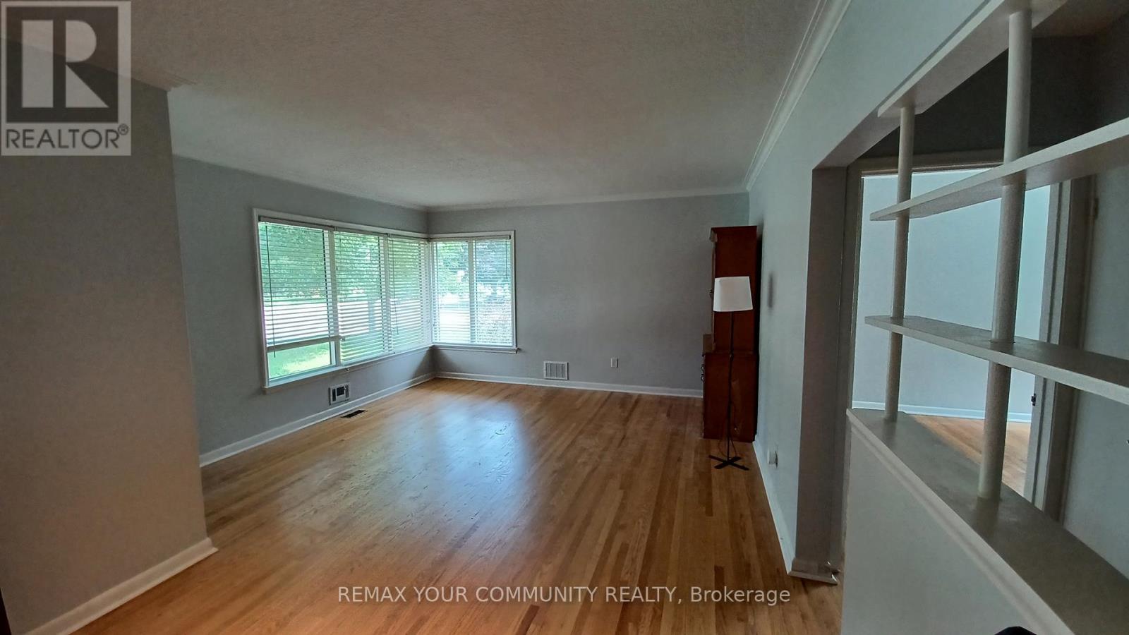 72 Lloyd Manor Road, Toronto, Ontario  M9B 5J3 - Photo 5 - W12870776