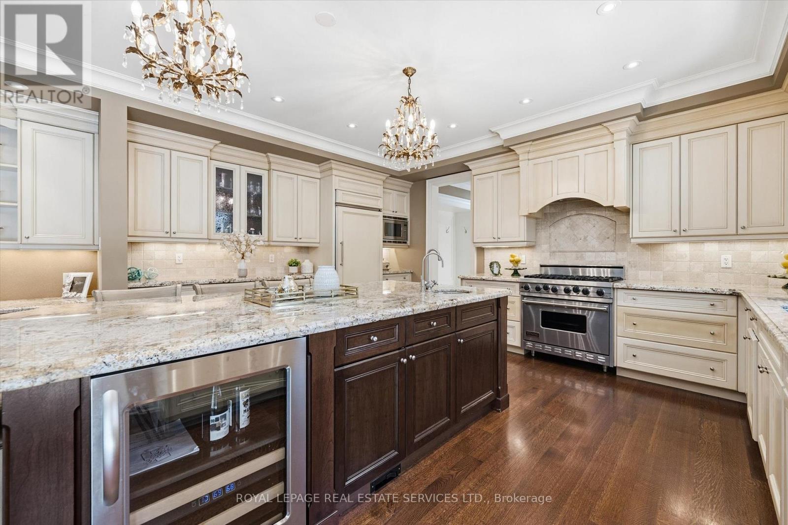 1049 Cedar Grove Boulevard, Oakville, Ontario  L6J 2C2 - Photo 15 - W12870810