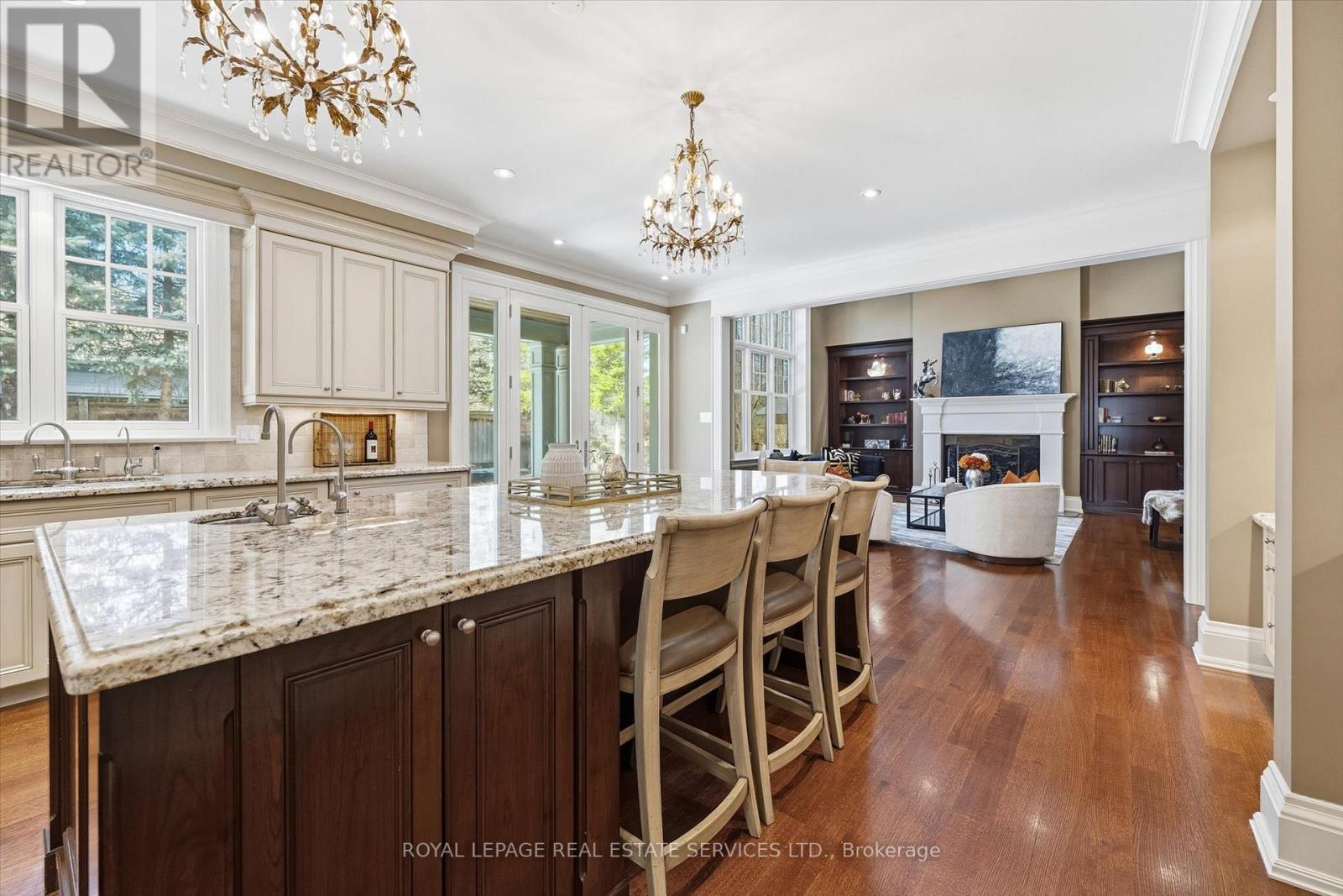 1049 Cedar Grove Boulevard, Oakville, Ontario  L6J 2C2 - Photo 17 - W12870810