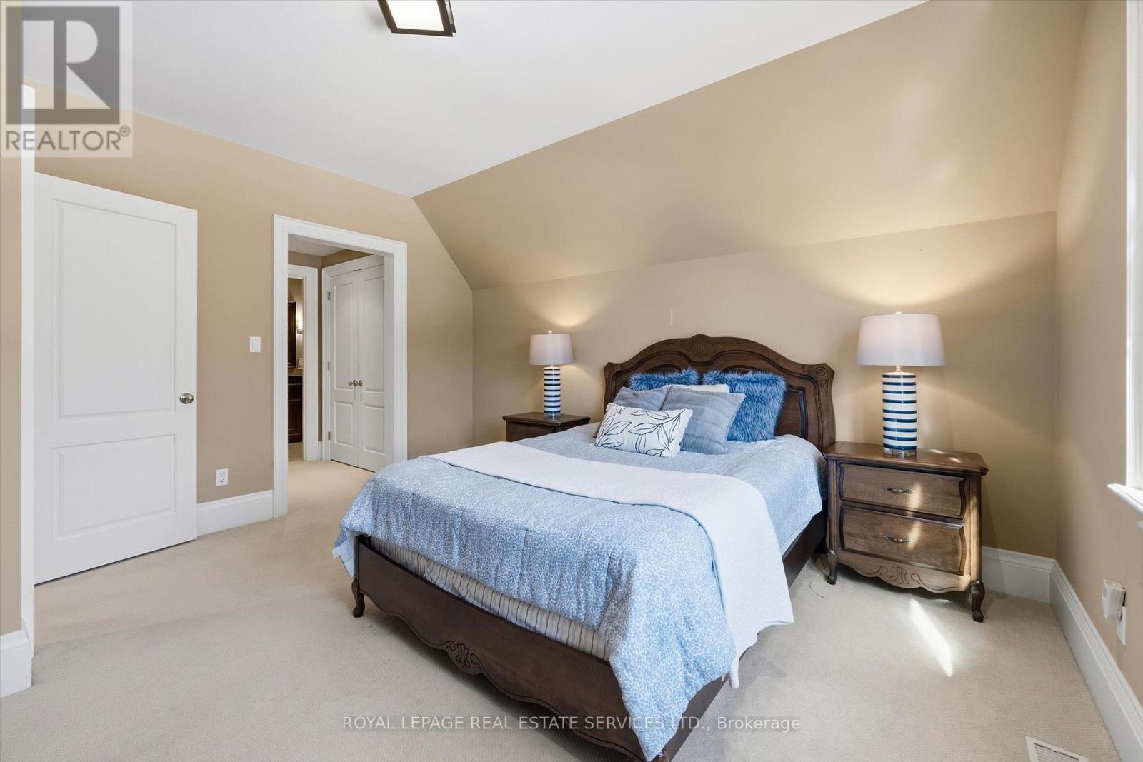 1049 Cedar Grove Boulevard, Oakville, Ontario  L6J 2C2 - Photo 31 - W12870810