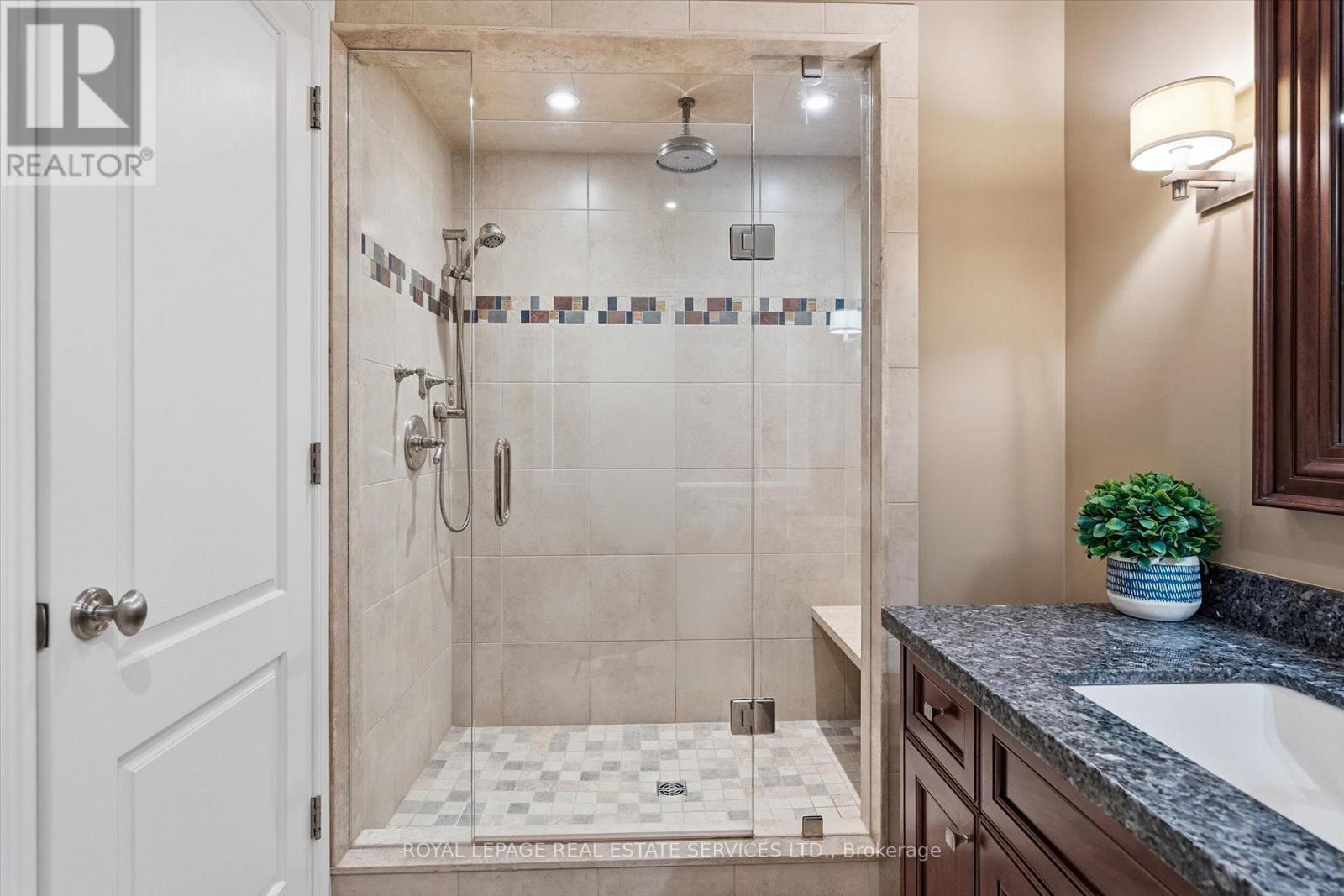 1049 Cedar Grove Boulevard, Oakville, Ontario  L6J 2C2 - Photo 33 - W12870810