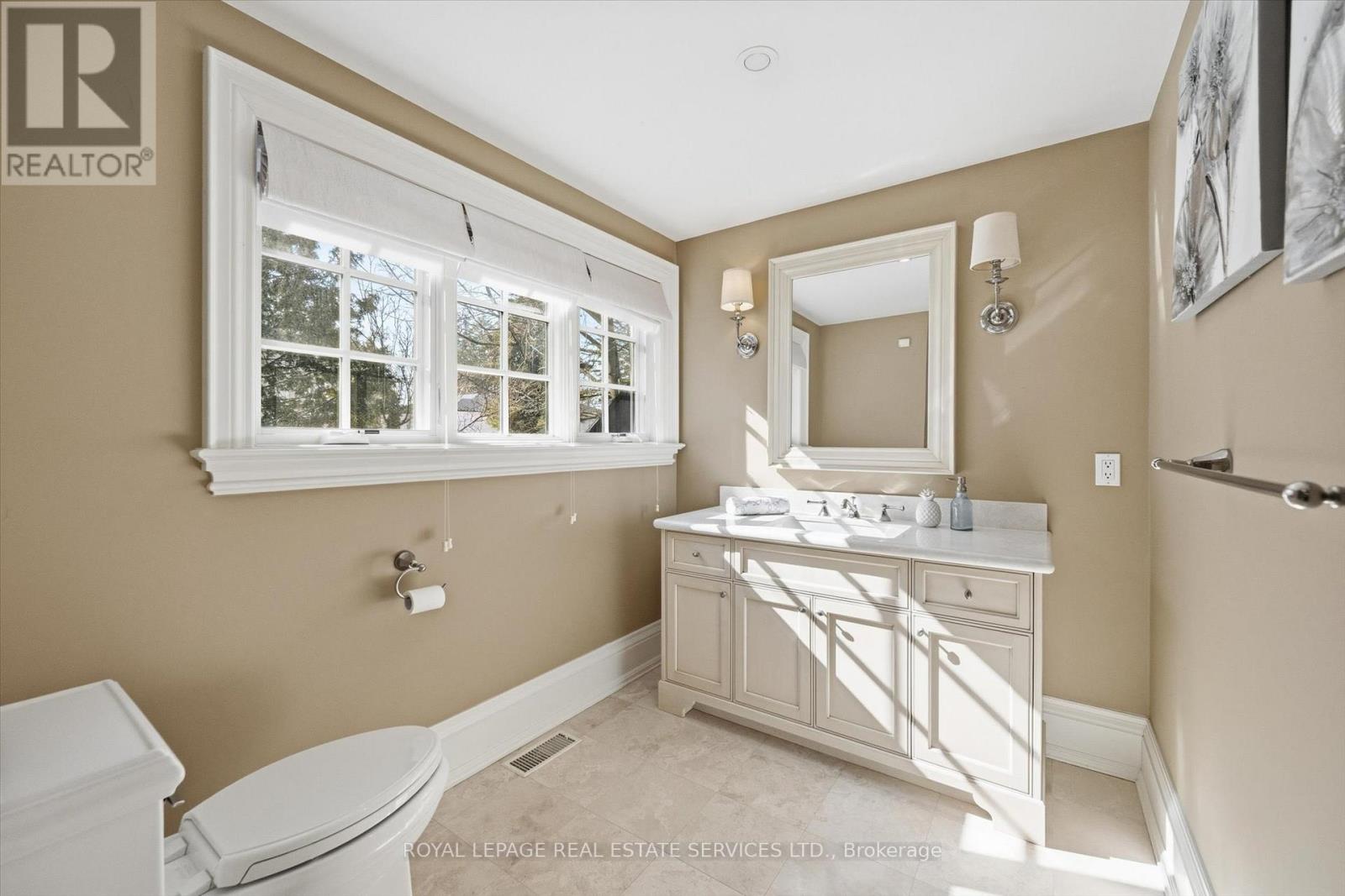 1049 Cedar Grove Boulevard, Oakville, Ontario  L6J 2C2 - Photo 36 - W12870810