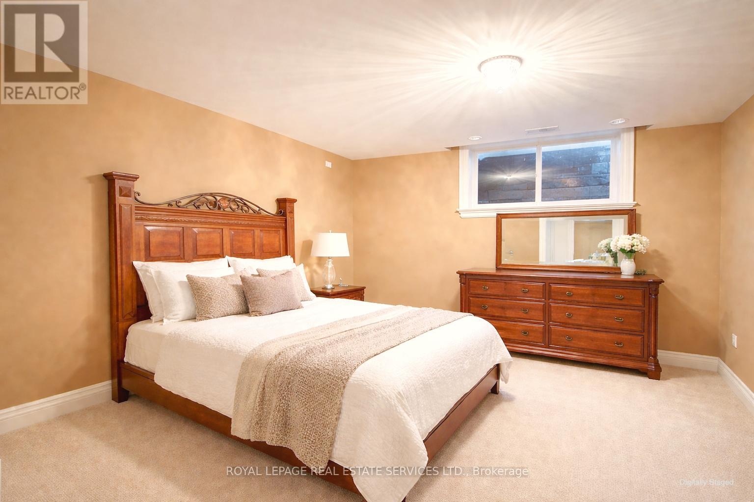 1049 Cedar Grove Boulevard, Oakville, Ontario  L6J 2C2 - Photo 43 - W12870810