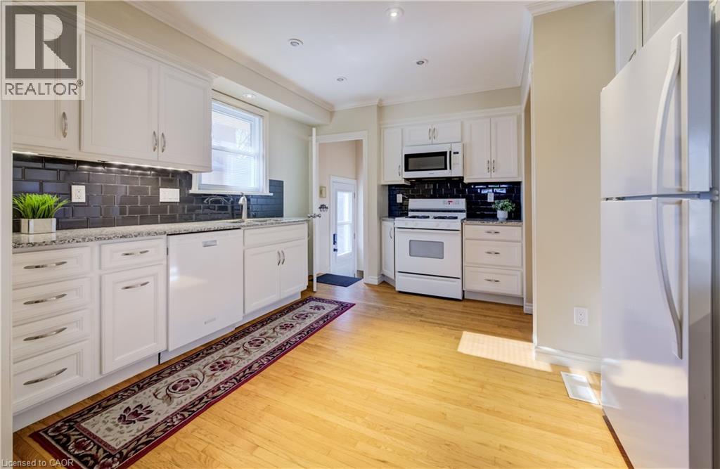 588 Krug Street, Kitchener, Ontario  N2B 1L7 - Photo 15 - 40810676