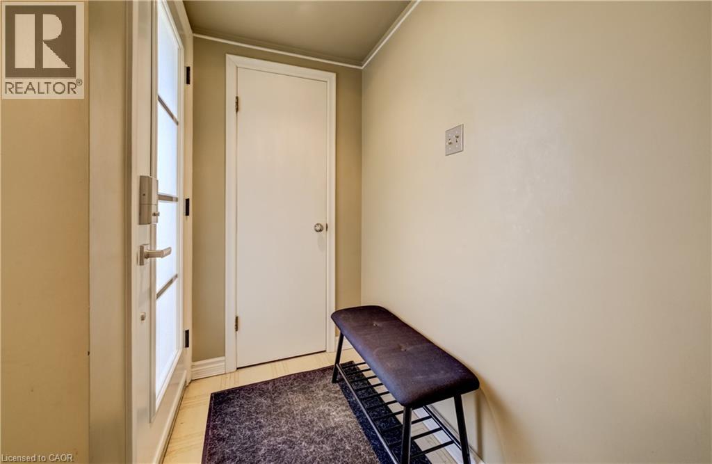 588 Krug Street, Kitchener, Ontario  N2B 1L7 - Photo 4 - 40810676