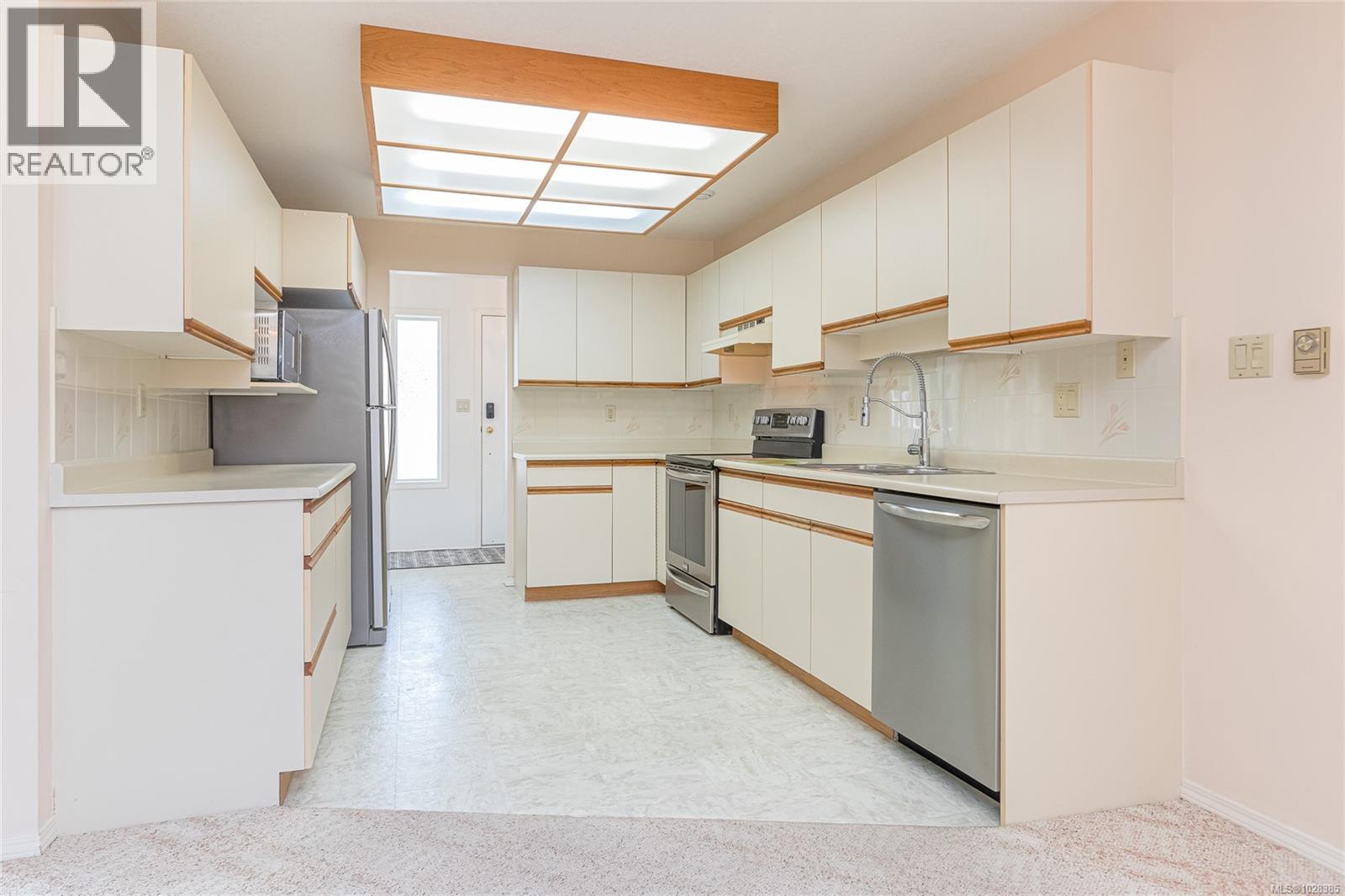 700 Arbutus St, Qualicum Beach, British Columbia  V9K 1K4 - Photo 2 - 1028385