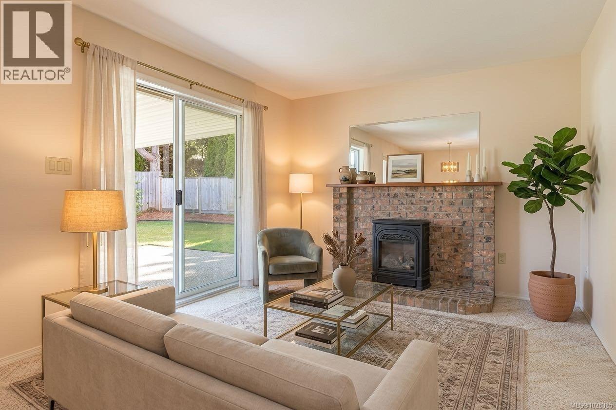 700 Arbutus St, Qualicum Beach, British Columbia  V9K 1K4 - Photo 4 - 1028385