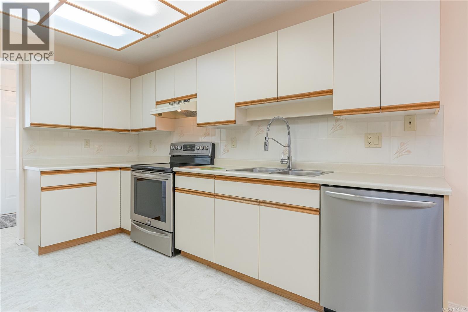 700 Arbutus St, Qualicum Beach, British Columbia  V9K 1K4 - Photo 7 - 1028385