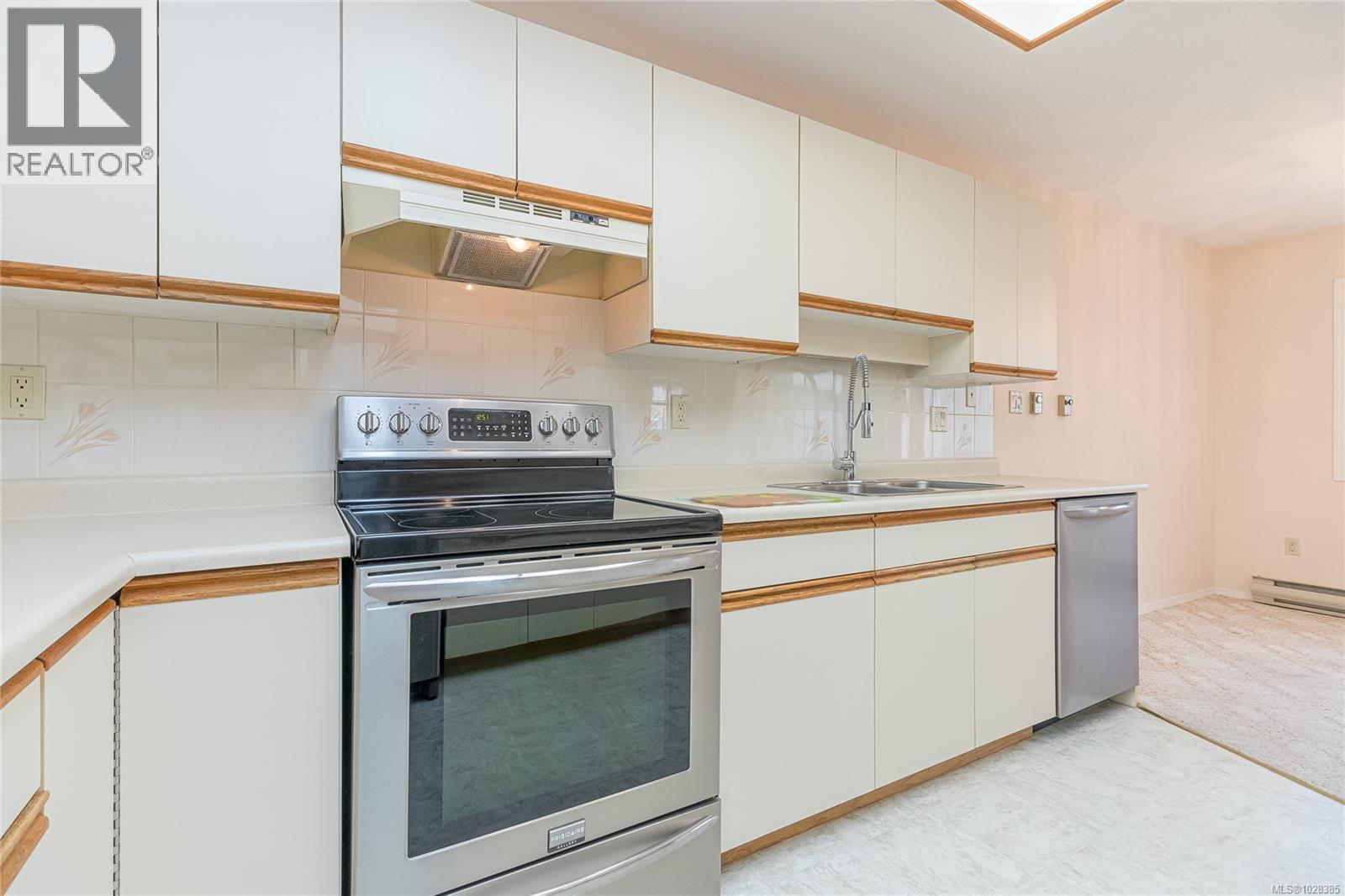 700 Arbutus St, Qualicum Beach, British Columbia  V9K 1K4 - Photo 8 - 1028385