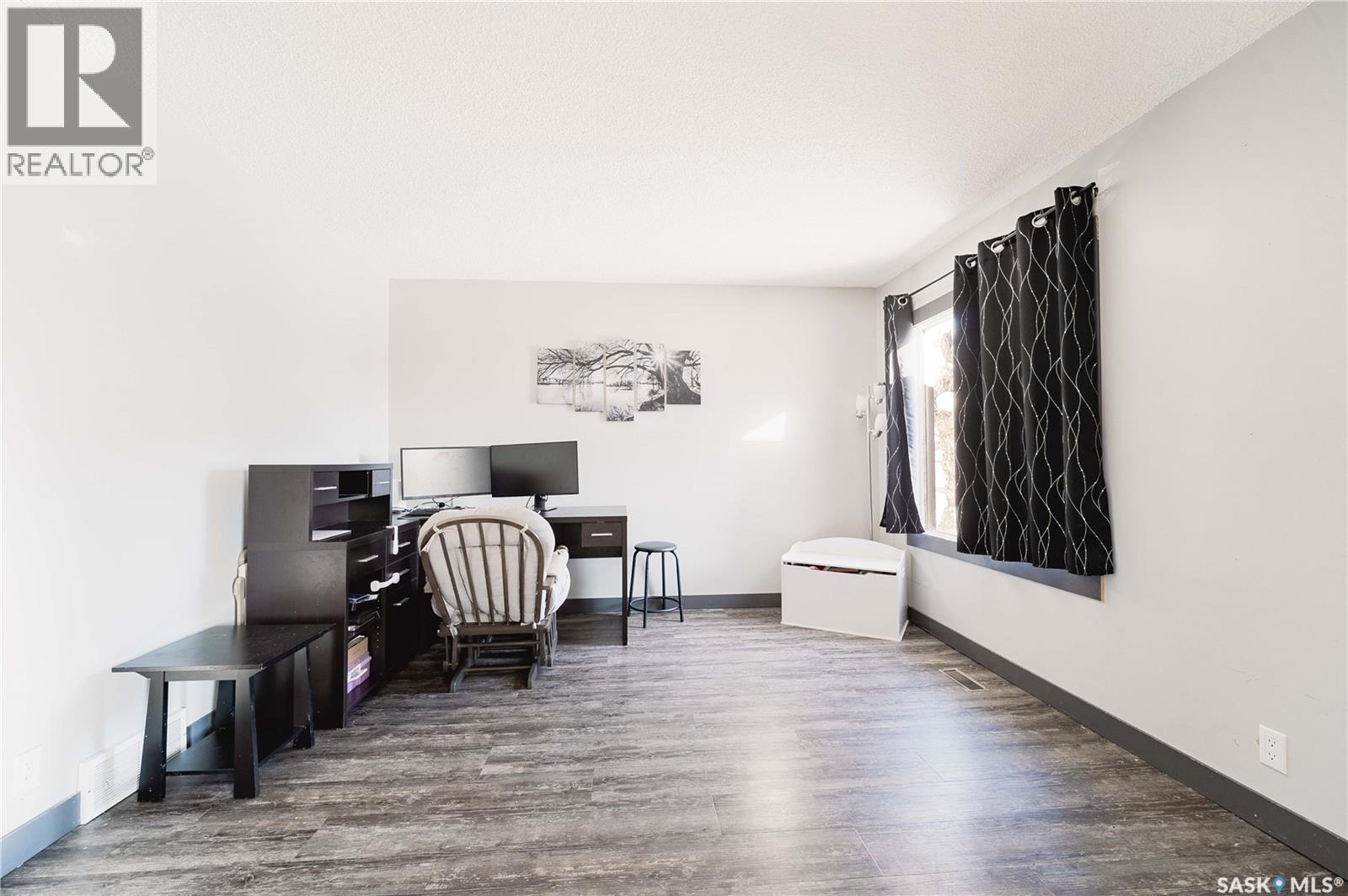 830 7th Avenue Nw, Moose Jaw, Saskatchewan  S6H 4C2 - Photo 11 - SK030172