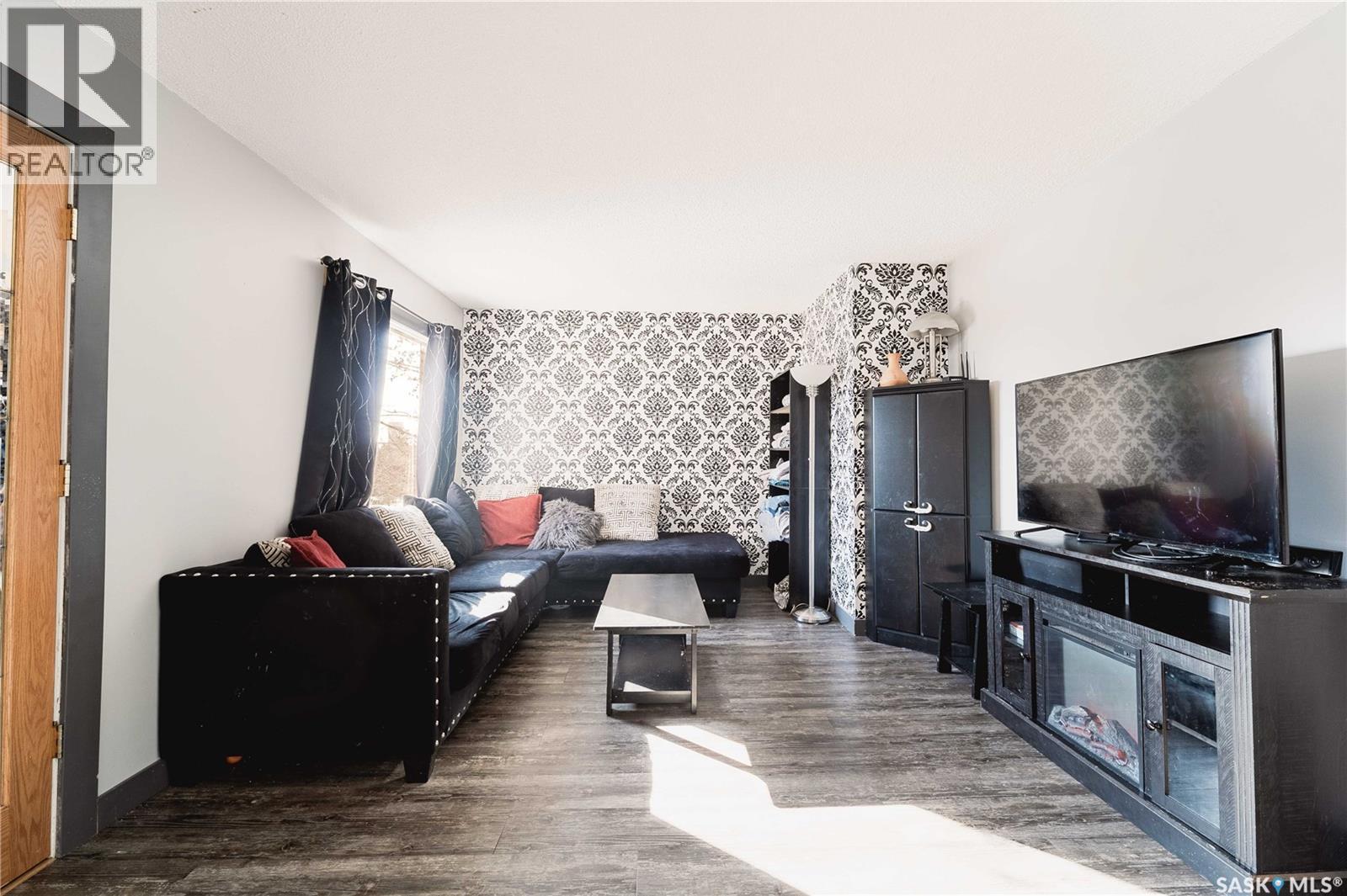 830 7th Avenue Nw, Moose Jaw, Saskatchewan  S6H 4C2 - Photo 12 - SK030172