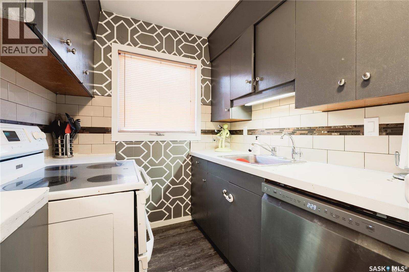 830 7th Avenue Nw, Moose Jaw, Saskatchewan  S6H 4C2 - Photo 22 - SK030172