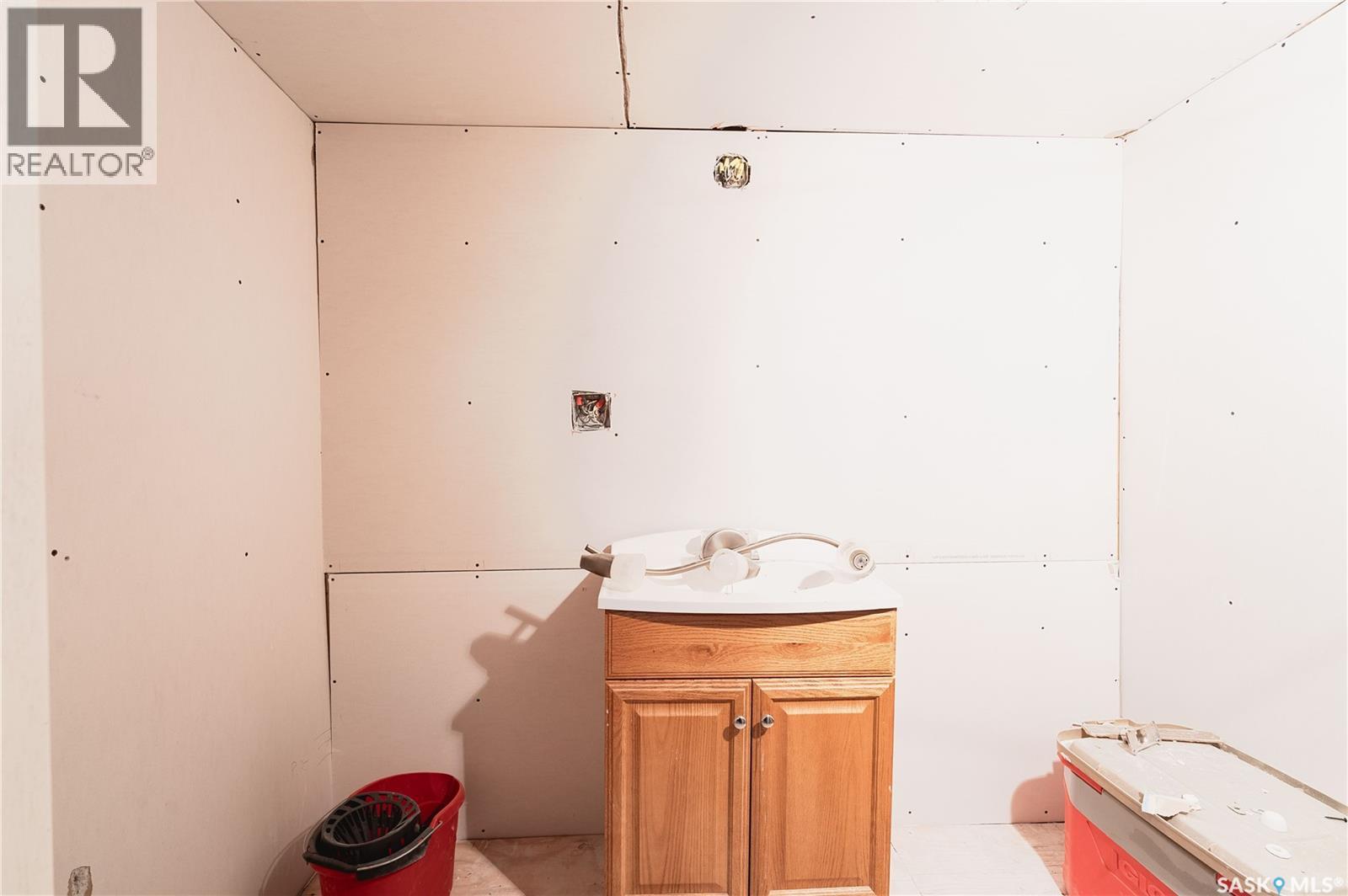 830 7th Avenue Nw, Moose Jaw, Saskatchewan  S6H 4C2 - Photo 45 - SK030172