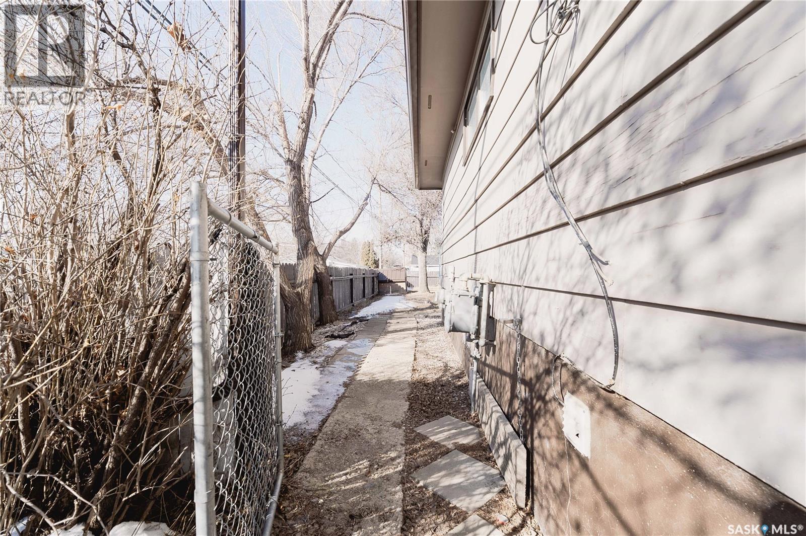 830 7th Avenue Nw, Moose Jaw, Saskatchewan  S6H 4C2 - Photo 48 - SK030172