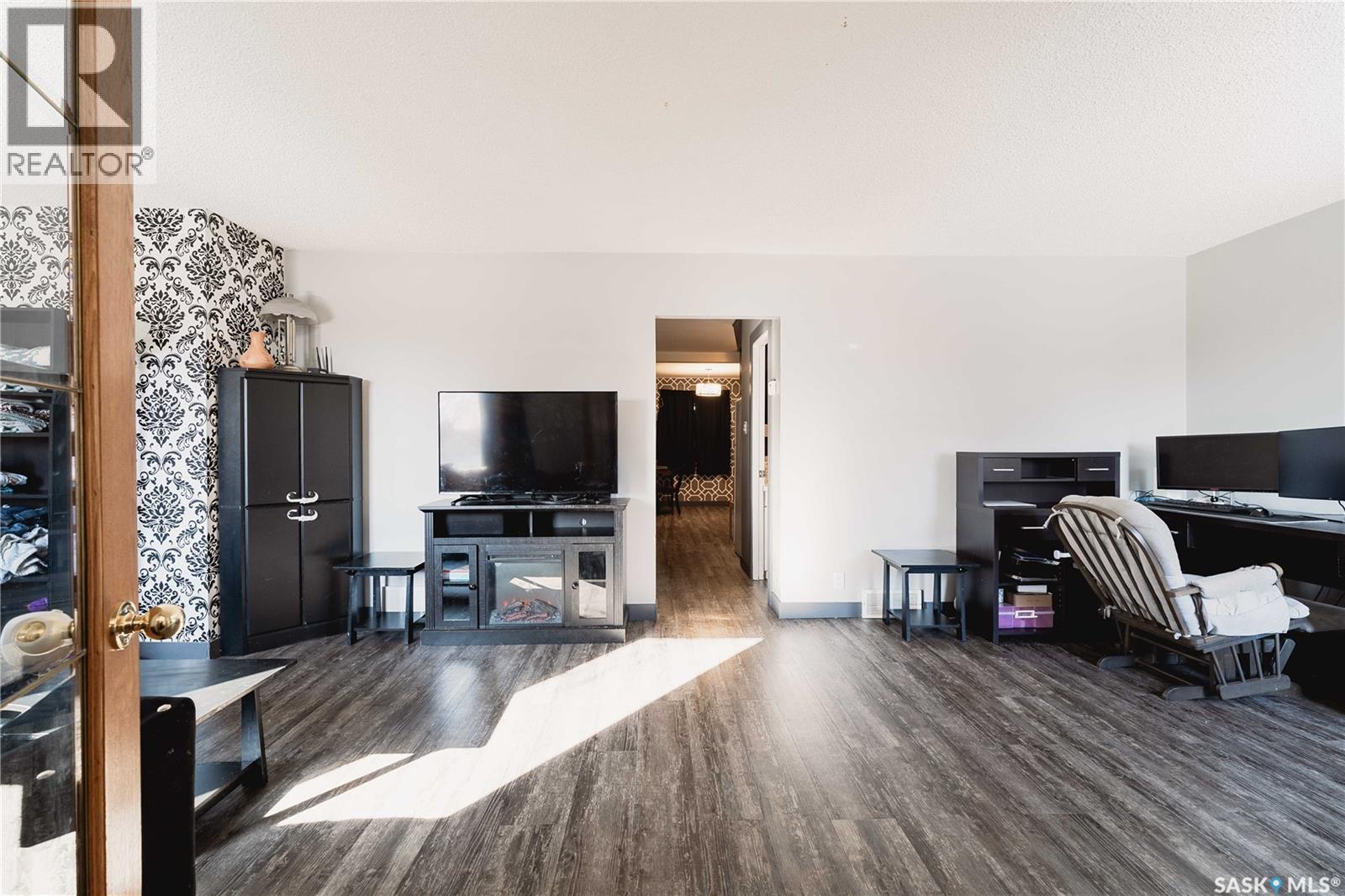 830 7th Avenue Nw, Moose Jaw, Saskatchewan  S6H 4C2 - Photo 8 - SK030172