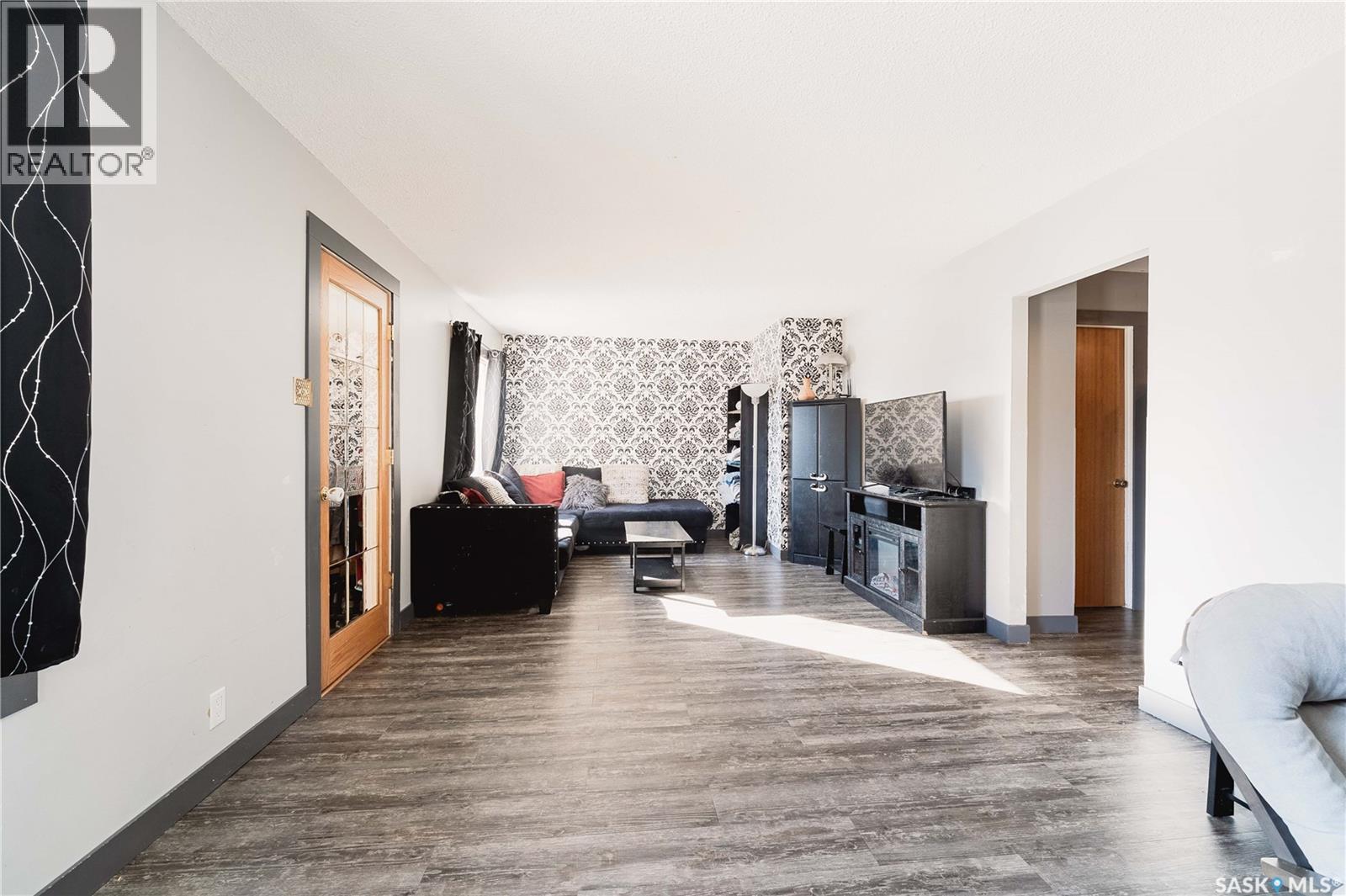 830 7th Avenue Nw, Moose Jaw, Saskatchewan  S6H 4C2 - Photo 9 - SK030172