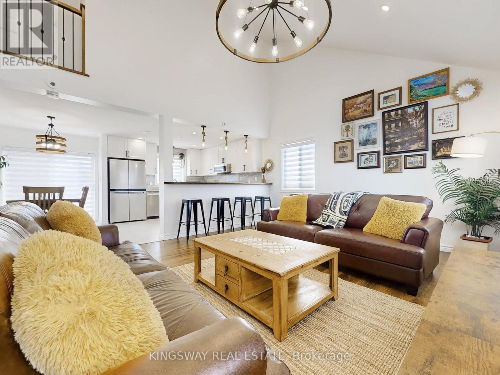 <div class="slider-price">$649,990</div><p>20 Glen Ross Road, Quinte West, Ontario</p>